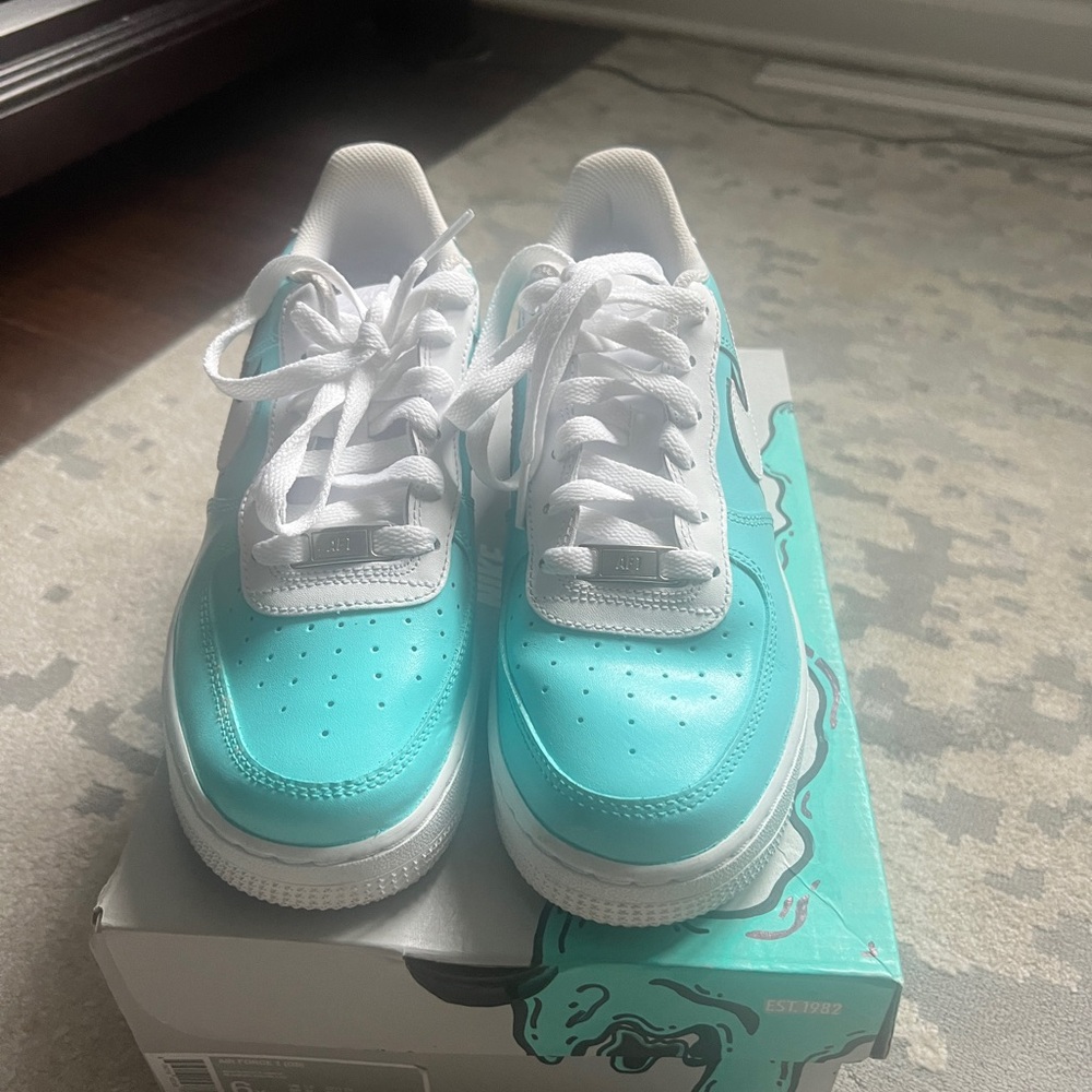 Nike Air Force 1 sneakers sz 6 Youth equivalent to women’s sz 8 like new in box